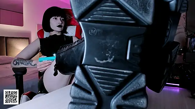 Snapshot of _Goddess_Misha_ chatting on October 19, 2025, 9:26 pm Goddess Misha online show from October 19, 2025, 9:26 pm