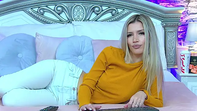 Snapshot of IvySamek chatting on November 19, 2025, 8:09 pm IvySamek online show from November 19, 2025, 8:09 pm