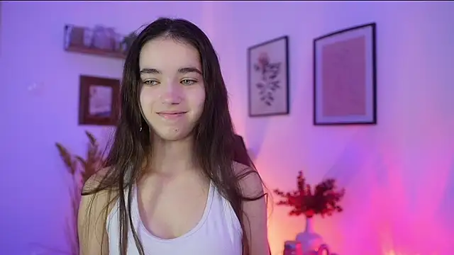 Snapshot of Gia_Paige18 chatting on October 21, 2025, 8:15 am Gia Paige18 online show from October 21, 2025, 8:15 am