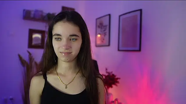 Snapshot of Gia_Paige18 chatting on November 7, 2025, 9:42 am Gia Paige18 online show from November 7, 2025, 9:42 am