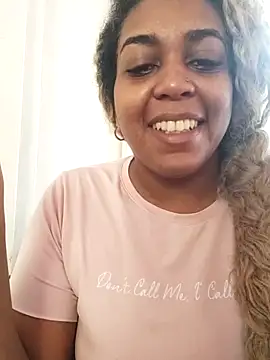 ELLA KELLY online show from December 5, 2025, 12:03 pm