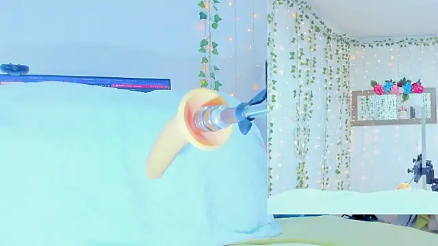 Snapshot of Tiffanny_Love_ chatting on October 8, 2025, 9:29 am Tiffanny Love online show from October 8, 2025, 9:29 am