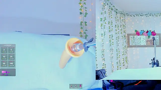 Snapshot of Tiffanny_Love_ chatting on October 22, 2025, 8:14 am Tiffanny Love online show from October 22, 2025, 8:14 am