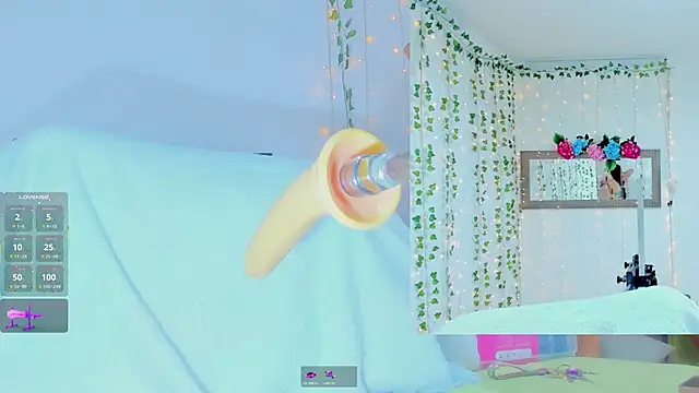 Snapshot of Tiffanny_Love_ chatting on October 31, 2025, 9:10 am Tiffanny Love online show from October 31, 2025, 9:10 am