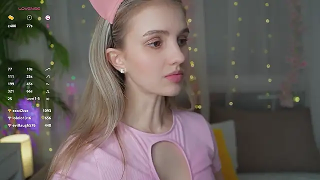 Fluffy-Angel online show from December 25, 2024, 3:17 pm