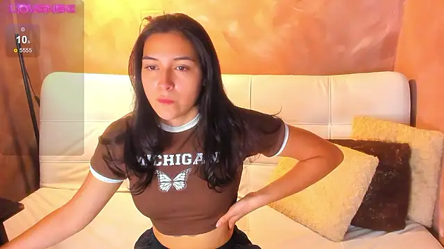 Atenea Makri online show from December 4, 2024, 2:59 pm