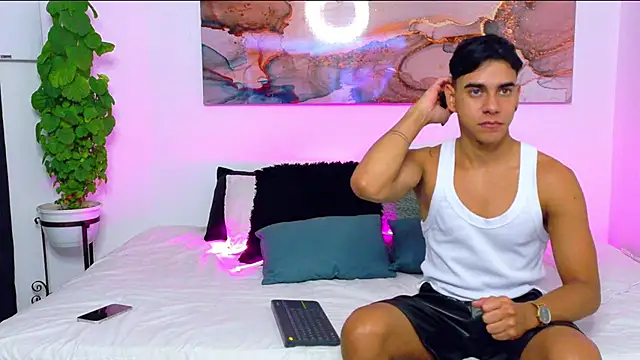 Mackenzzie 777  online show from October 9, 2025, 3:15 am