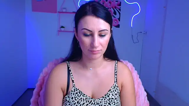 Loren Moa online show from November 1, 2025, 1:02 pm