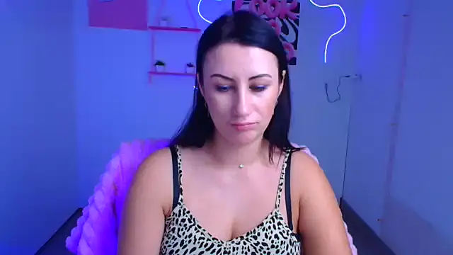 Loren Moa online show from November 3, 2025, 12:50 pm