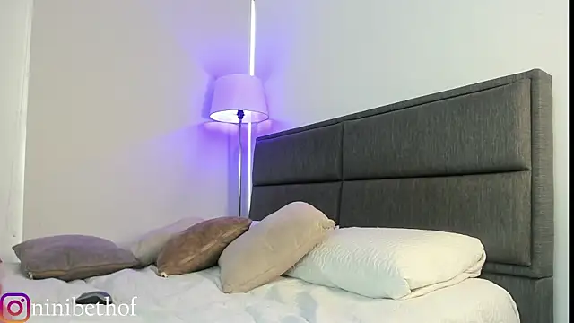 lady ni  online show from January 31, 2025, 1:02 pm