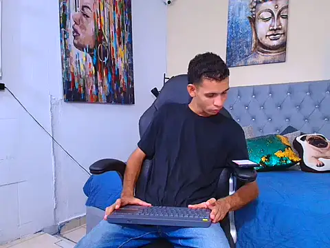 tonny 23cm  online show from September 8, 2025, 6:51 pm