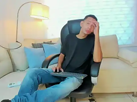 tonny 23cm  online show from September 15, 2025, 7:47 pm