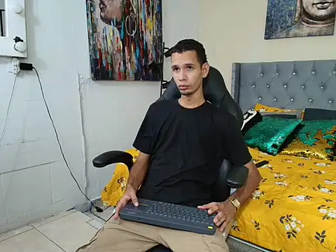 tonny 23cm  online show from October 15, 2025, 7:47 pm