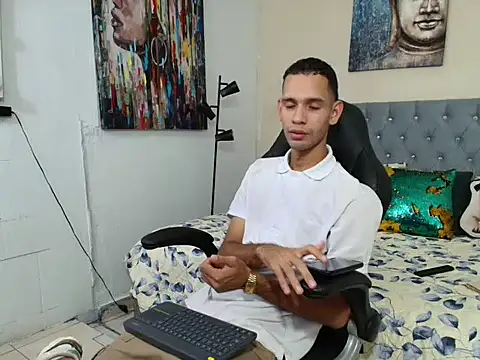 tonny 23cm  online show from October 21, 2025, 6:52 pm