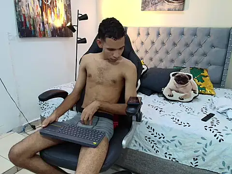 tonny 23cm  online show from October 26, 2025, 5:41 pm