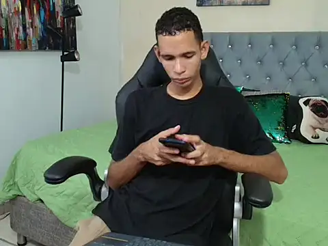 tonny 23cm  online show from October 29, 2025, 6:42 pm