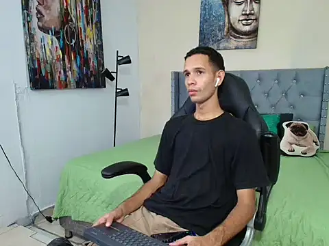 tonny 23cm  online show from October 30, 2025, 6:30 pm