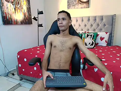 tonny 23cm  online show from November 4, 2025, 7:02 pm