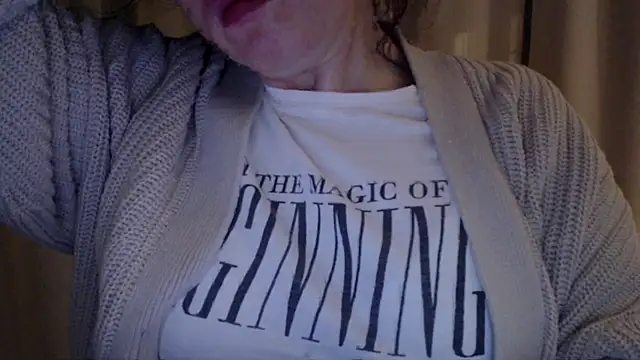 Snapshot of Sandysecret chatting on November 5, 2025, 8:42 pm Sandysecret online show from November 5, 2025, 8:42 pm