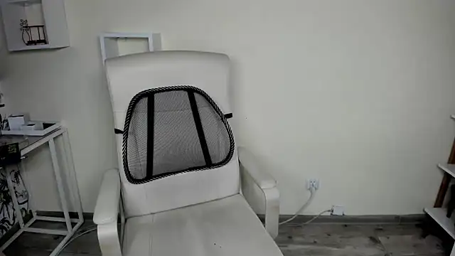 Snapshot of teaseDiana chatting on December 10, 2024, 9:55 am teaseDiana online show from December 10, 2024, 9:55 am