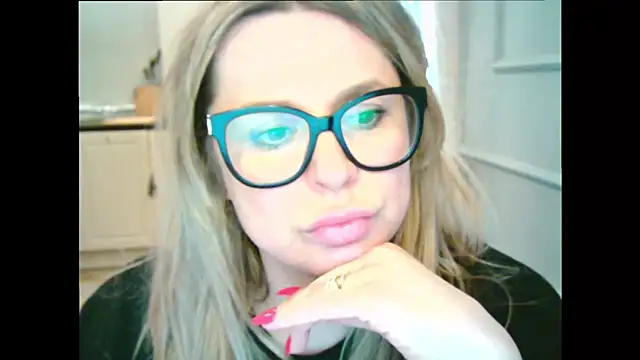 Snapshot of teaseDiana chatting on February 14, 2025, 5:14 pm teaseDiana online show from February 14, 2025, 5:14 pm