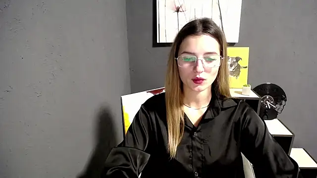 lady olivia  online show from November 7, 2025, 1:44 pm