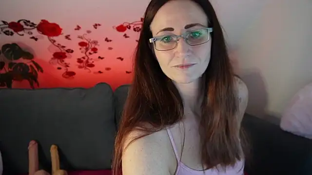 NadjaNeah online show from September 17, 2025, 5:20 am