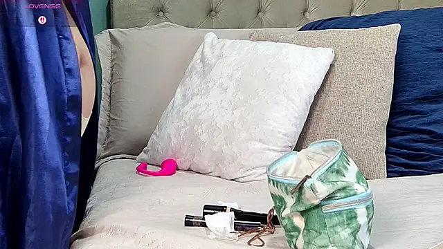 yanella fire online show from October 25, 2025, 11:07 am