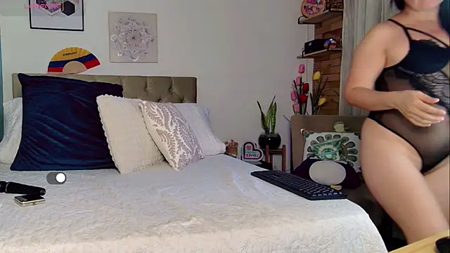 Snapshot of yanella_fire chatting on July 21, 2026, 7:05 pm yanella fire online show from July 21, 2026, 7:05 pm