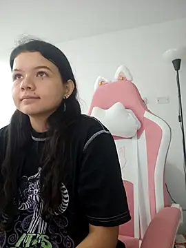 Snapshot of azumiichan chatting on October 22, 2025, 12:00 am azumiichan online show from October 22, 2025, 12:00 am