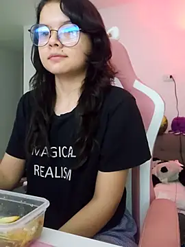 azumiichan online show from April 9, 2026, 12:43 am