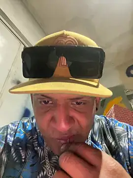 bisexpitudo online show from March 17, 2026, 3:44 am