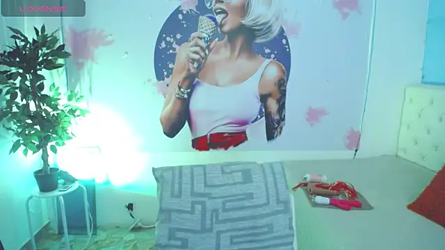 evelyn mature19 online show from October 12, 2025, 7:02 pm