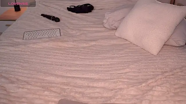 arielbell  online show from January 24, 2025, 12:41 pm