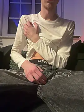 Snapshot of xxtwinkxxx chatting on February 10, 2026, 11:42 pm xxtwinkxxx online show from February 10, 2026, 11:42 pm