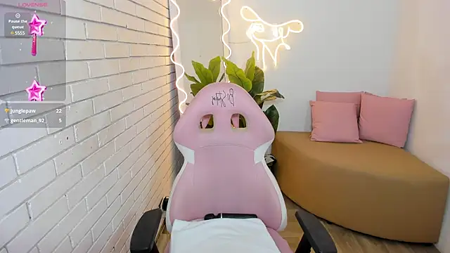 Snapshot of Chiara_tay chatting on February 15, 2025, 1:31 am Chiara tay online show from February 15, 2025, 1:31 am