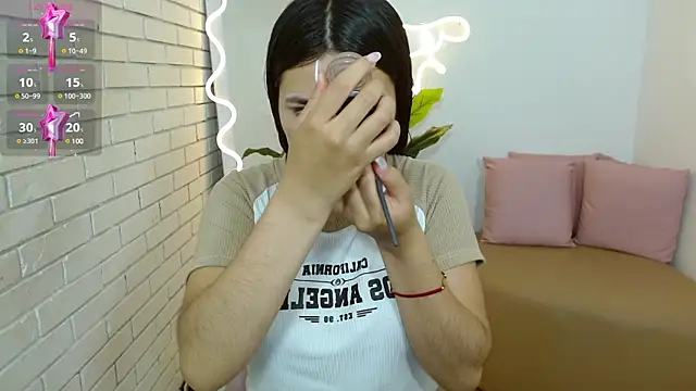 Snapshot of Chiara_tay chatting on February 23, 2025, 2:18 am Chiara tay online show from February 23, 2025, 2:18 am