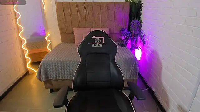 Snapshot of Chiara_tay chatting on September 13, 2025, 7:13 pm Chiara tay online show from September 13, 2025, 7:13 pm