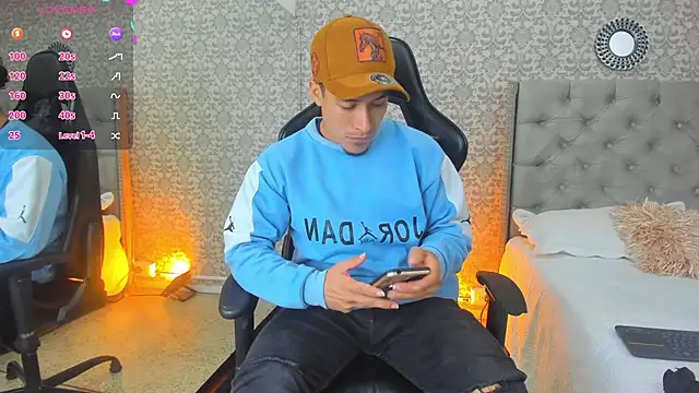 Snapshot of Bryson_Collins_ chatting on February 5, 2025, 11:23 am Bryson Collins online show from February 5, 2025, 11:23 am