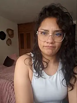 Thaliacooper  online show from September 24, 2025, 6:00 pm