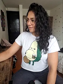 Thaliacooper  online show from October 22, 2025, 4:51 pm