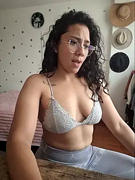 Thaliacooper  online show from December 18, 2025, 6:03 pm