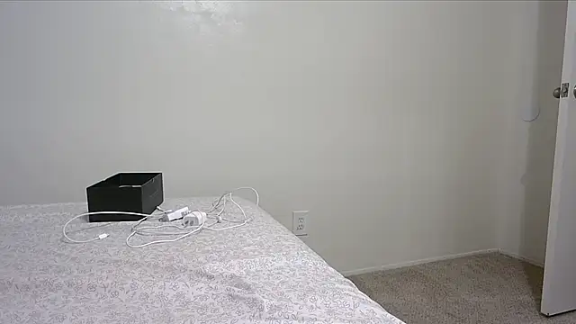 QueenLolaX online show from November 3, 2025, 6:36 am