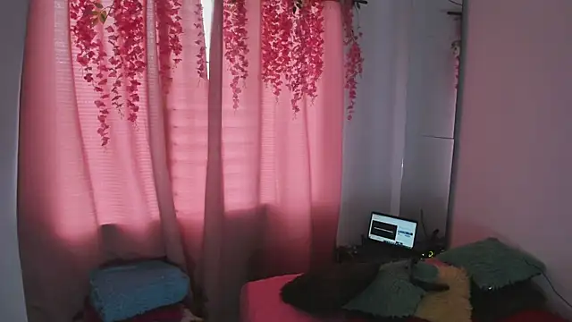 msschloee  online show from November 9, 2025, 7:23 pm