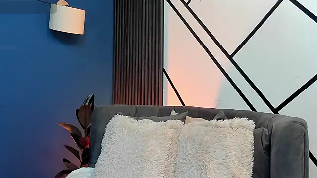 Megan Do Santos online show from October 17, 2025, 8:44 pm