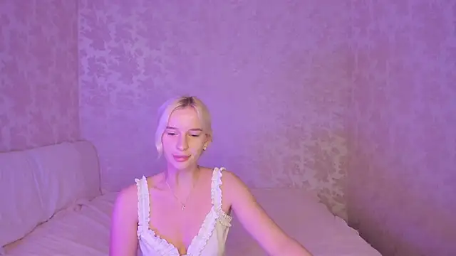 Snapshot of Amanda054 chatting on September 10, 2025, 1:00 pm Amanda054 online show from September 10, 2025, 1:00 pm