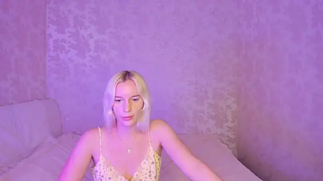 Snapshot of Amanda054 chatting on September 14, 2025, 8:35 am Amanda054 online show from September 14, 2025, 8:35 am