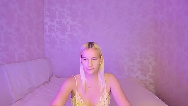 Snapshot of Amanda054 chatting on October 1, 2025, 9:59 am Amanda054 online show from October 1, 2025, 9:59 am