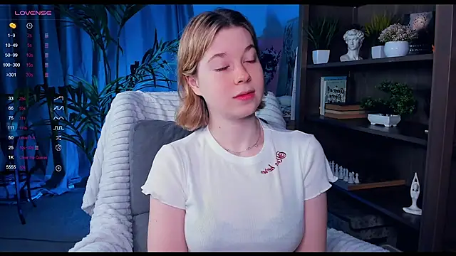 Snapshot of PollyHathor chatting on January 8, 2025, 9:23 pm PollyHathor online show from January 8, 2025, 9:23 pm