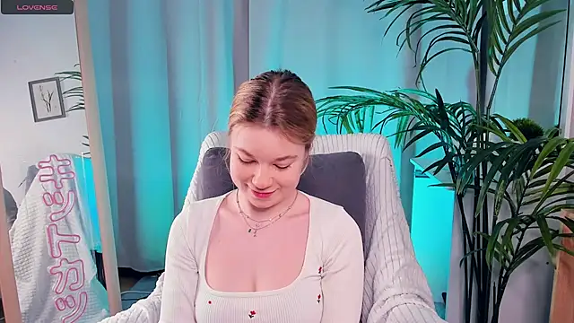 Snapshot of PollyHathor chatting on February 14, 2025, 9:43 pm PollyHathor online show from February 14, 2025, 9:43 pm